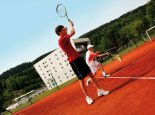 Galerie: Tennis spielen beim Sporthotel ROYAL X – Urlaub am Millstätter See – Naturhäuschen Leitner – Urlaub in Kärnten am See