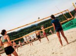 Galerie: Beachvolleyball spielen beim Sporthotel ROYAL X – Urlaub am Millstätter See – Naturhäuschen Leitner – Urlaub in Kärnten am See