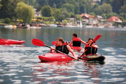 Kajak fahren beim Sporthotel ROYAL X am Millstätter See – Naturhäuschen Leitner – Urlaub in Kärnten am See