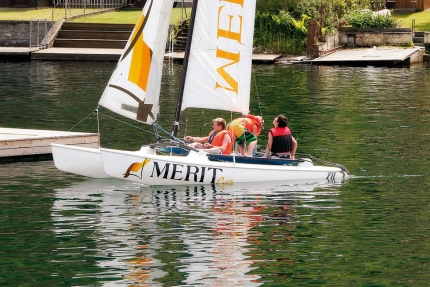 Catamaran fahren beim Sporthotel ROYAL X am Millstätter See – Naturhäuschen Leitner – Urlaub in Kärnten am See